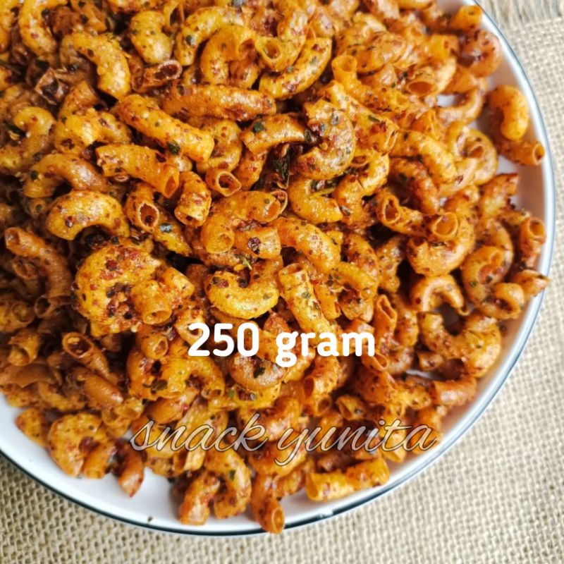 

Makaroni Pedas Daun jeruk 250 gram Pedas Manis Balado