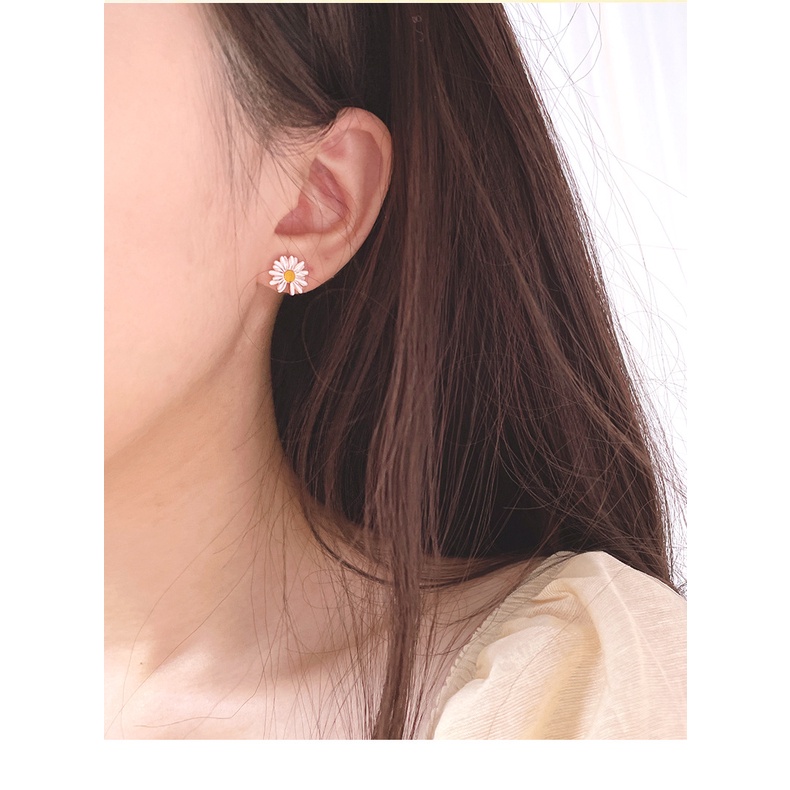 [925Perhiasan Perak] Influencer Mori Style Daisy Earrings Perempuan Sterling Silver Versi Korea Segar Sederhana Anting Bunga Kecil ins Gaya Anting