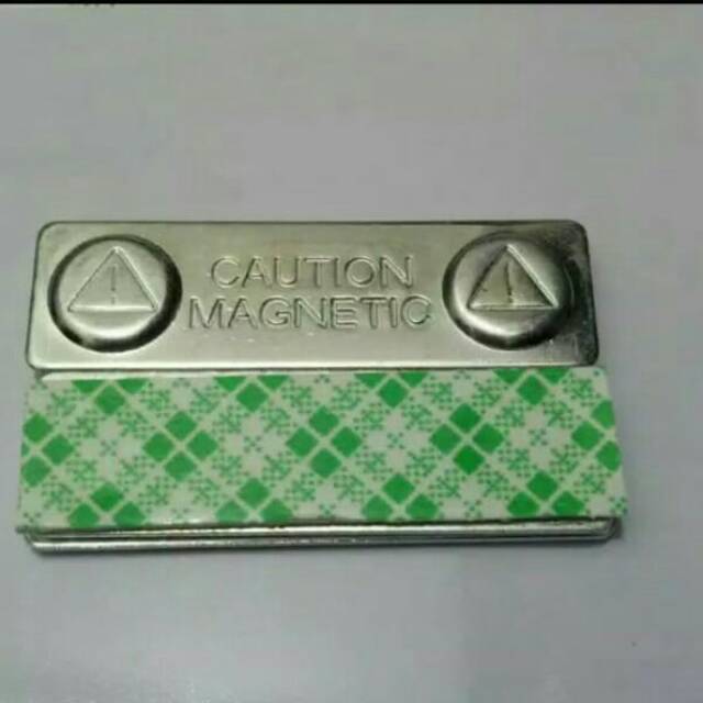 

Magnet Papan Nama