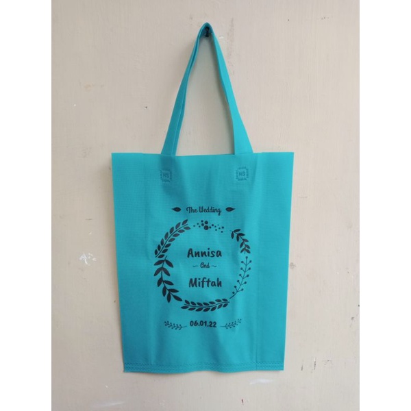 Tas Spunbon 25×35×10 sablon custom / tas mengenang  / tahlilan /haol/tasakuran/wedyng/khitanan/snaek