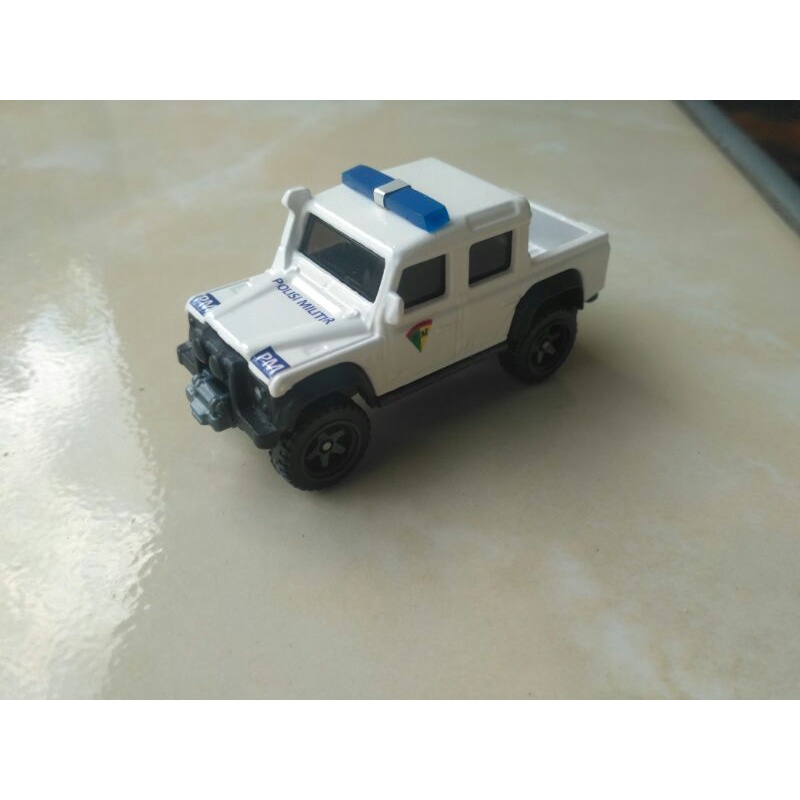 Hot Wheels Polisi Militer 15 Land Rover Defender Double Cab