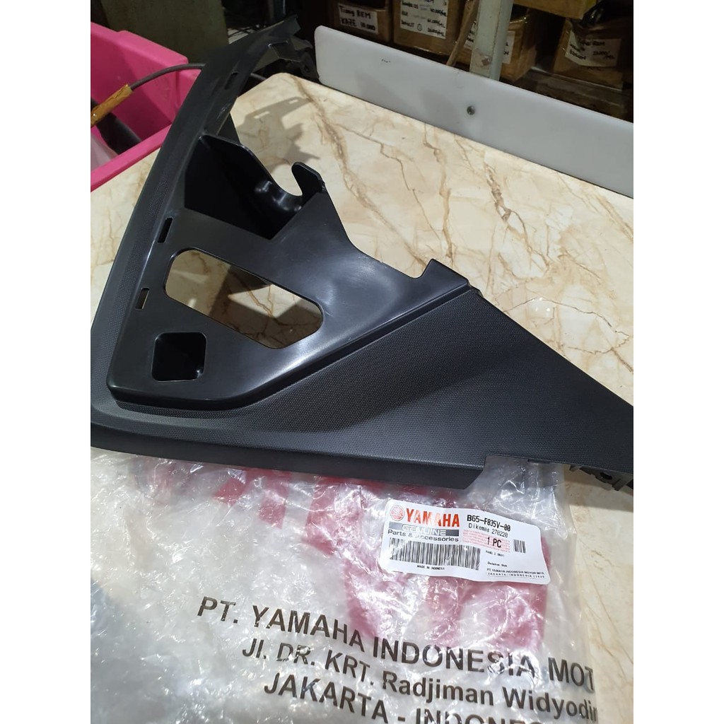 SAYAP SIRIP BAGIAN DALAM KANAN ATAU KIRI AEROX 155 ASLI ORI YAMAHA B65-F835V-00 ATAU B65F835U-00