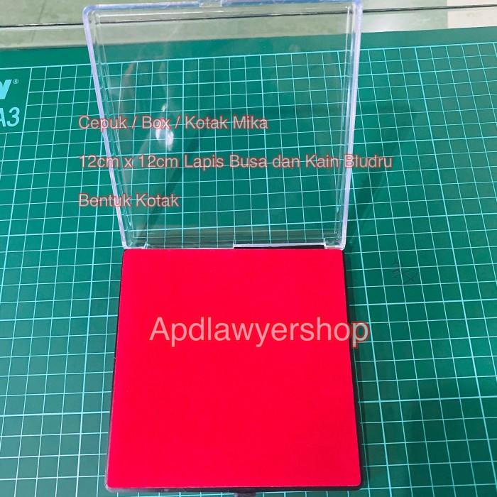

Cepuk Box Kotak Tempat Wadah Pin Lencana Medali Aksesoris 12Cm X 12Cm 076