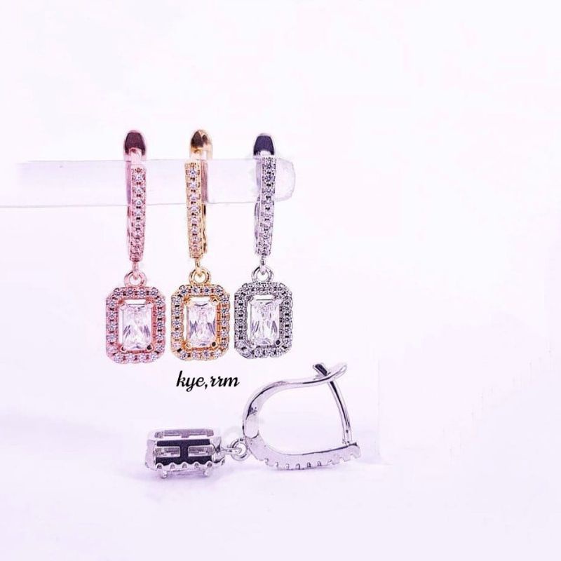 Anting titanium premium, mata look diamond,mewah,tidak gampang luntur pada umumnya,cantik