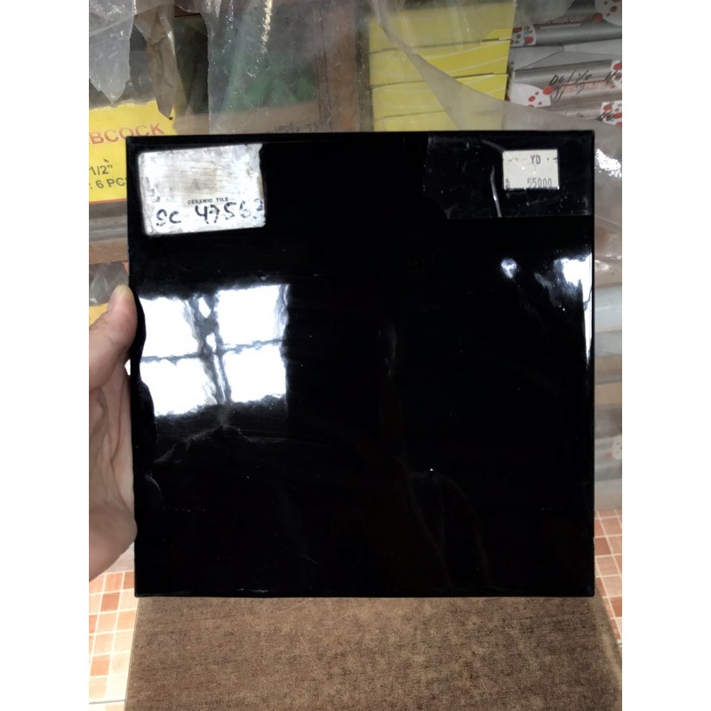 keramik 20x20 hitam polos (mengkilap)