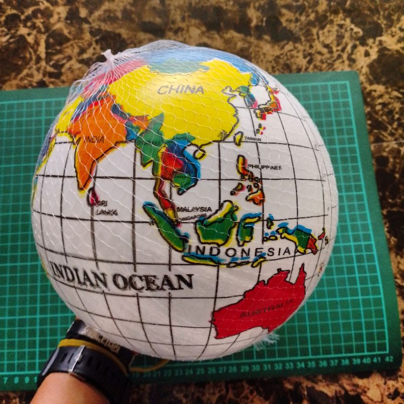 Bola karet model Globe - mainan bola dunia