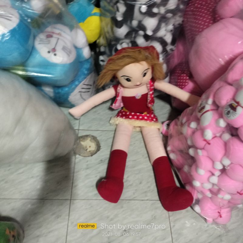 boneka Cindy jumbo merah