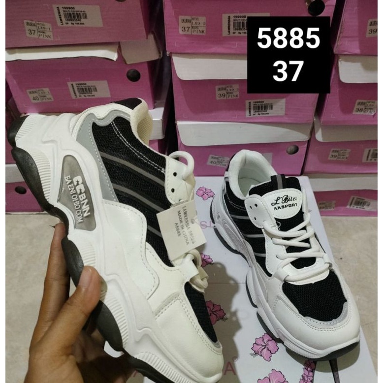 (WAJIB TANYA STOK) Sepatu sneakers wanita lawrensia size 37