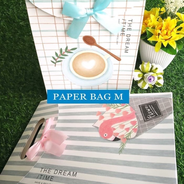 

Paper Bag Motif / Tas Kertas Kado / Tas Ulang Tahun - M The Dream