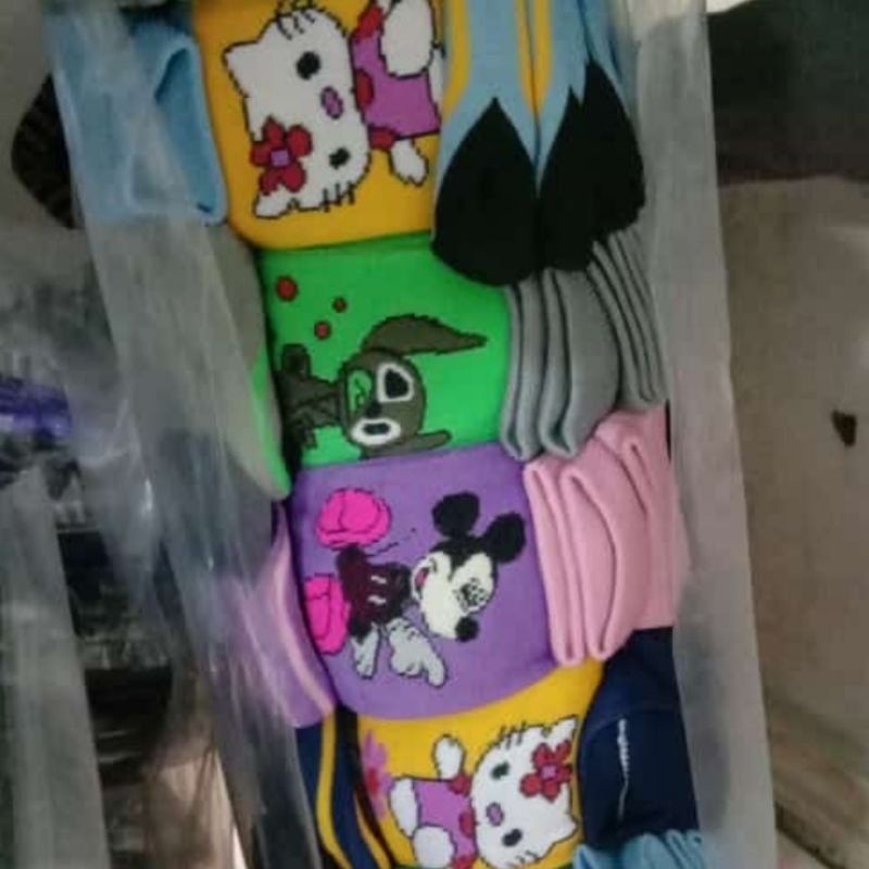 3 pasang kaos kaki anak cewek cowok TK-sd karakter kartun lucu&quot;  bahan tebal adem lembut dan sangat nyaman dipakai gambar real pick peking rapih warna dan motif RANDOM