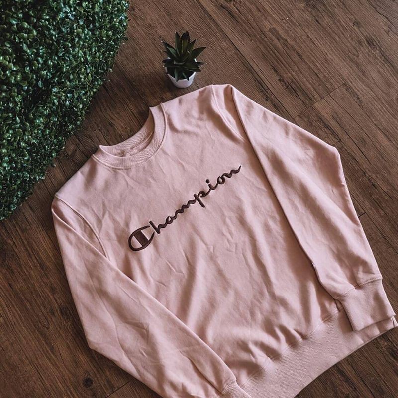 Champion Sweatshirt Right On Big Logo Script Embroidered Soft Pink / Sweater Wanita Original