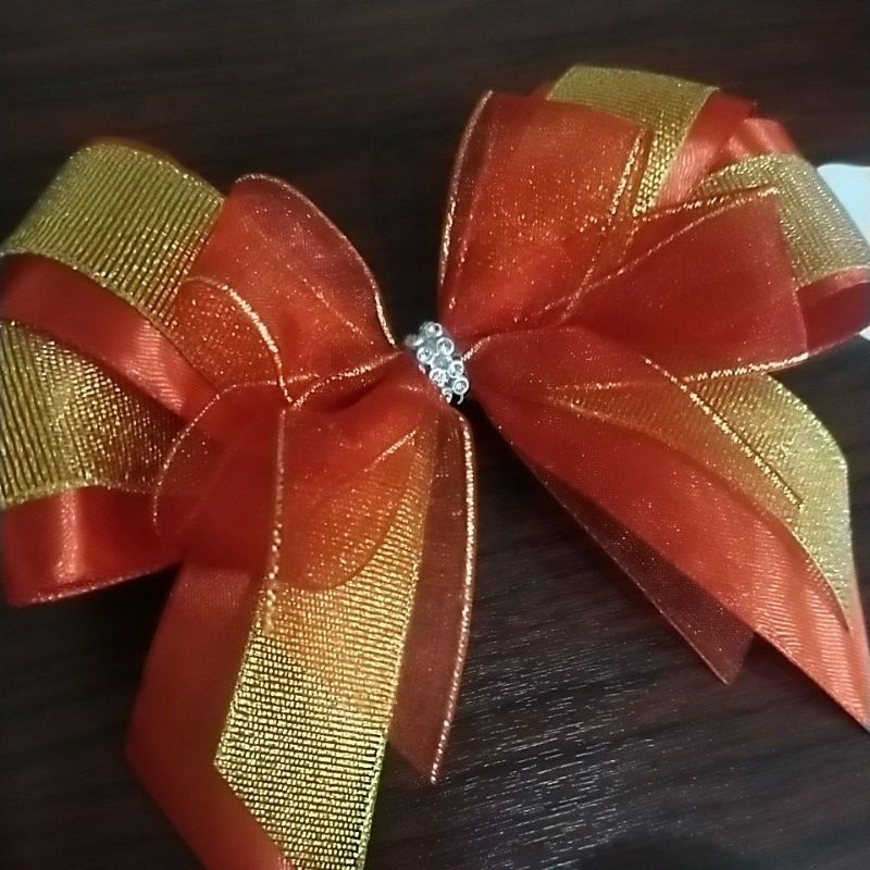 

pita merah hiasan