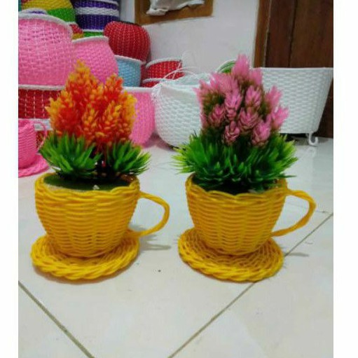 Vas Cangkir bahan rotan sintetis