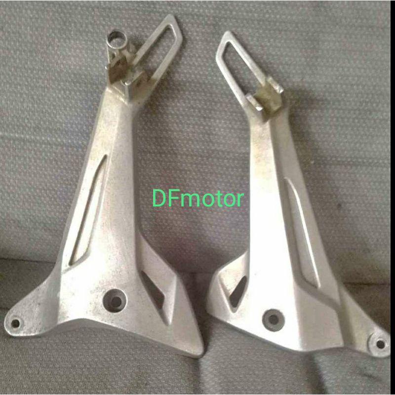 POSTEP FOOTSTEP PIJAKAN KAKI BELAKANG HONDA SUPRA X 125 LAMA ORIGINAL