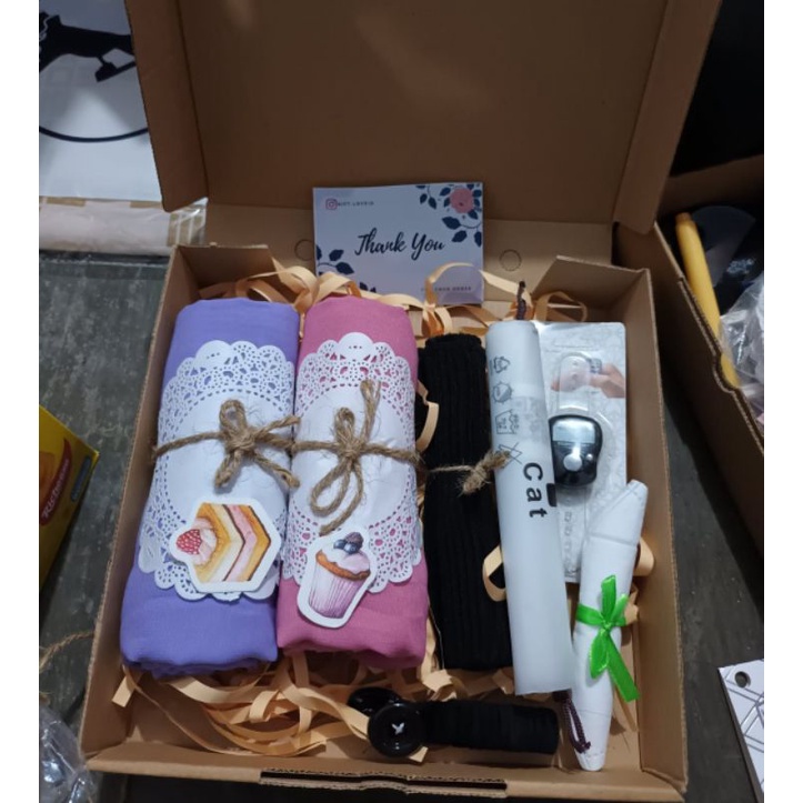 

HAMPERS/KADO UNIK/KADO CEWEK/GIFTBOX PAKET HIJAB BS TWIN