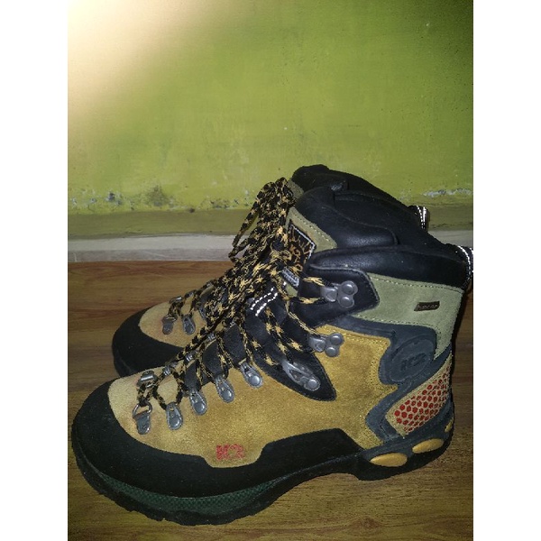 sepatu outdoor K2