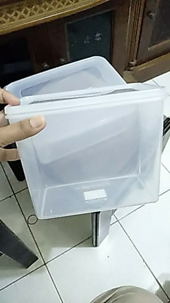 Kp-22 Praxis Keeper 209 2.9 Litre Tempat Makanan Lion Star