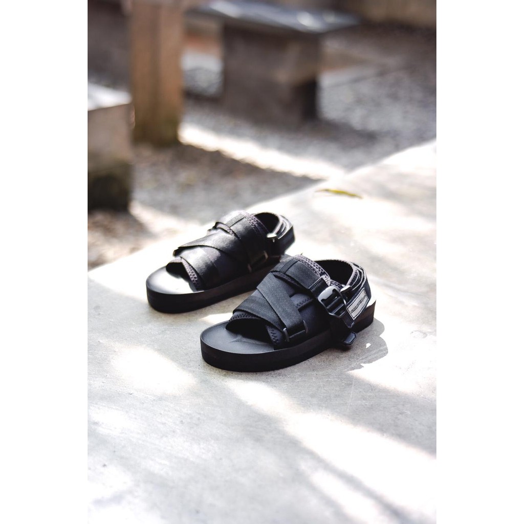 SANDAL KASUAL PRIA WANITA VOLKERFOOTWEAR ARTIKEL MOCK UP FULLBLACK SOLECUTE