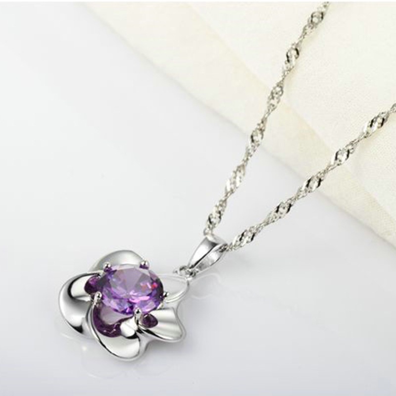 Diamond-Embedded Plum Pendant Fashion Blooming Plum Necklace Exquisite Five-Claw Petal Clavicle Chain