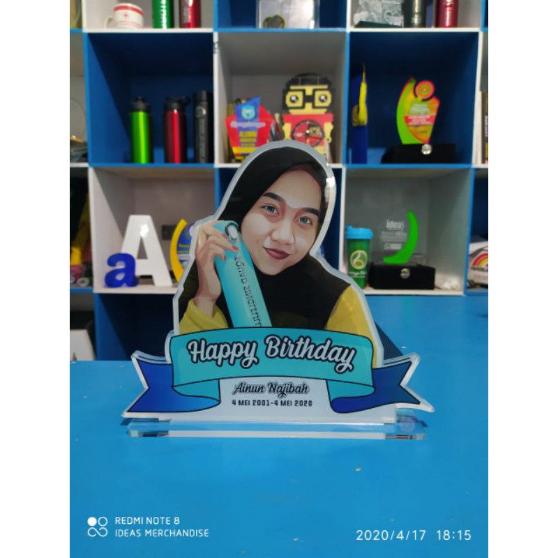 

JUAL KADO ULANG TAHUN / VANDEL AKRILIK / PLAKAT AKRILIK / TROPHY WISUDA Pusat Akrilik Semarang