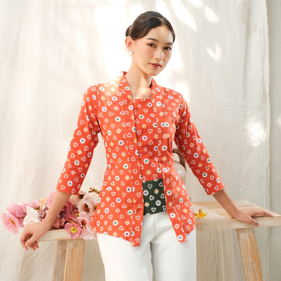 Kebaya Batik Jumputan Lengan 7/8 Meradelima Katun Cokelat Bata