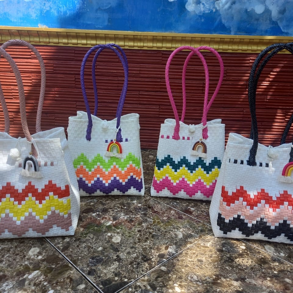 TAS ANYAMAN PLASTIK/TAS ANYAM KARAKTER/TAS KERAJINAN/TAS WANITA