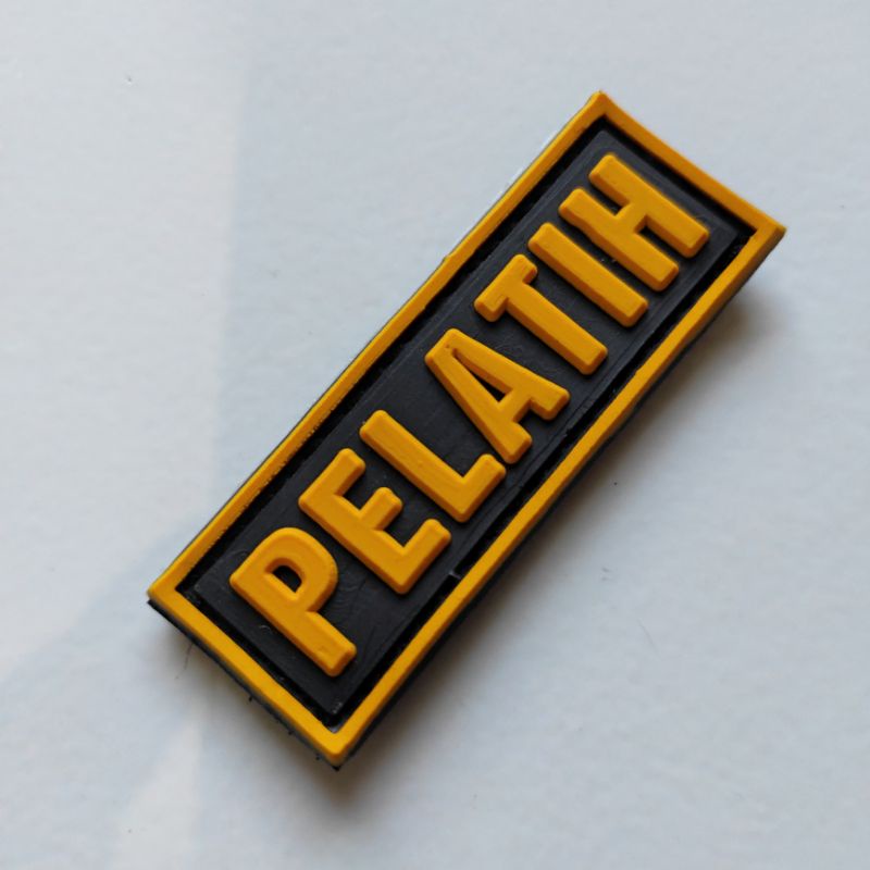 patch rubber logo pelatih tulisan kuning/rubber patch pelatih 6x2/tempelan emblem karet velcro