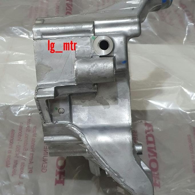Crankcase Blok Mesin Kanan Vario 110 Karbu 11100-Kvb-931
