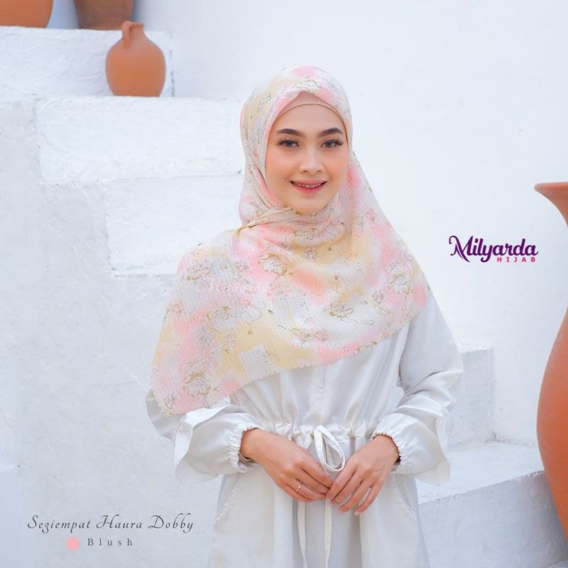 segi empat milyarda hijab