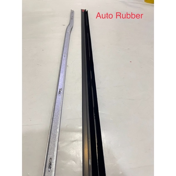 Karet Pelipit List Kaca Weather Strip Mitsubishi L300 Luar Dalam Per pintu