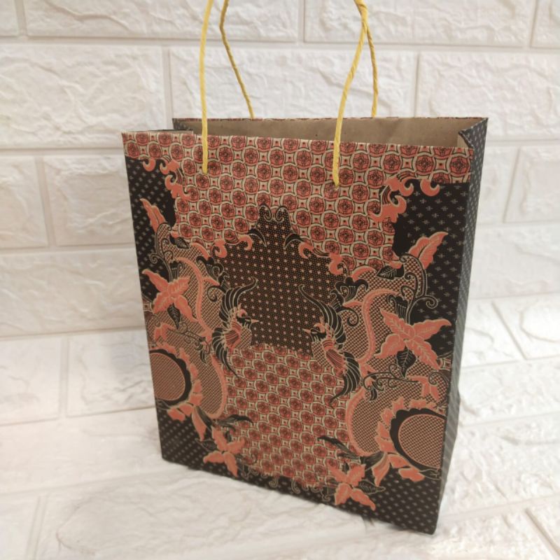 

Paper bag motif batik 1 pak isi 12 pcs