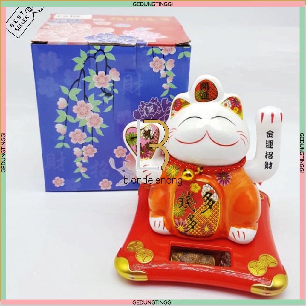 Patung Pajangan Boneka Dekorasi Lucky Cat Maneki Neko Maneko Neki Kalung Kucing Panggil Hoki Keberuntungan Rejeki Rezeki Keramik Cahaya Solar Non Baterai Batre Batrai Tangan Goyang Gerak Dashboard Mobil Toko Kasir Cafe Kecil Mini Lucu Cina Jepang Murah