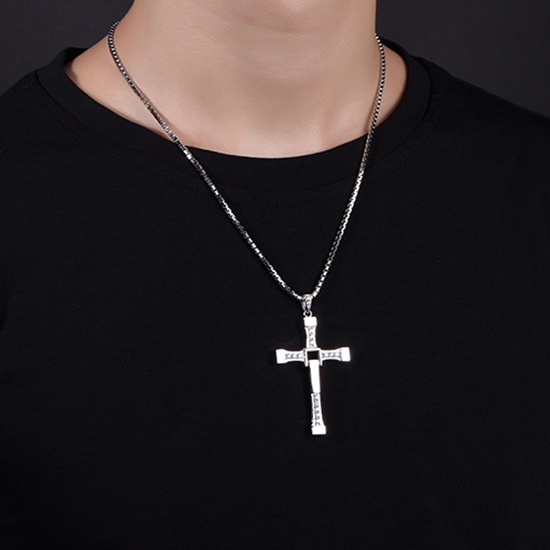 Kalung Rantai Liontin Salib Yesus Bahan Titanium Steel Hias Berlian Imitasi Untuk Wanita