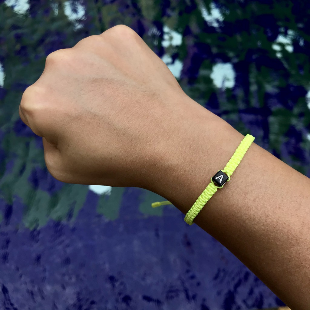 Gelang Inisial Cube Tali Shamballa Neon