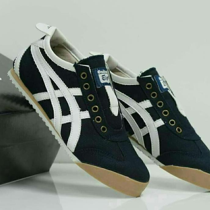 PRODUK TERBARU ONITSUKA CALSIC TIGER SLIP ON-HITAM PUTIH-INDONESIA MURAH KEKINIAN