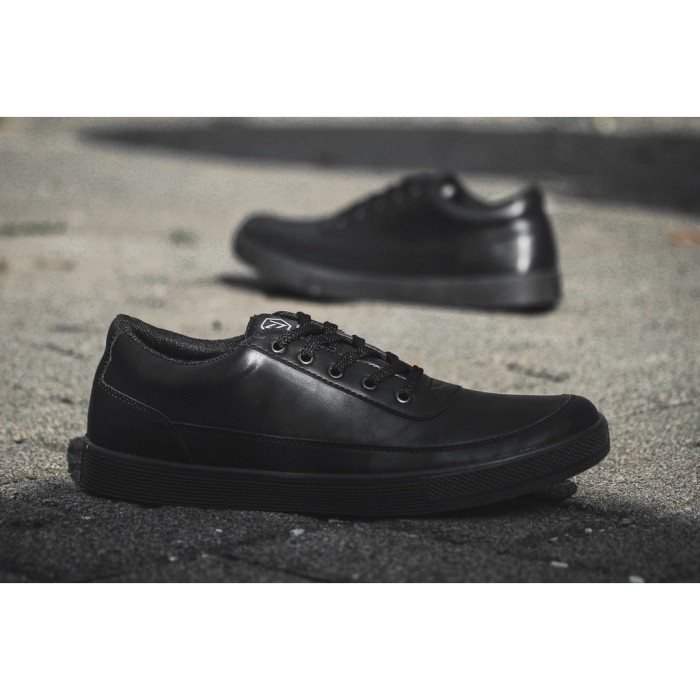 DEDRICK FULL BLACK |NAZREAL X DK01| Sepatu Kasual Pria ORIGINAL