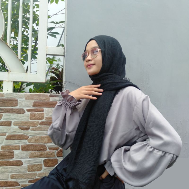 Lune Blouse lengan balon Abu abu muda