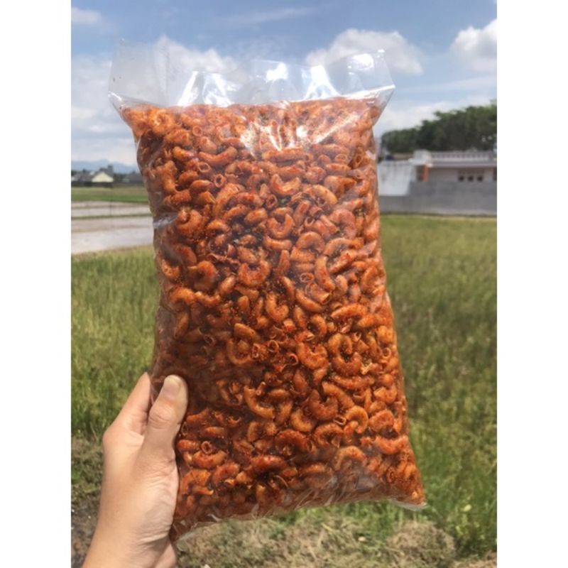 

500gr MAKARONI CIKRUH PEDAS DAUN JERUK. MAKANAN RINGAN.