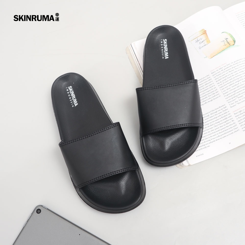 Sendal Selop Casual Pria SKINRUMA Original Side Logo Hitam / Sendal Slide Pria / Sendal Slip On Pria