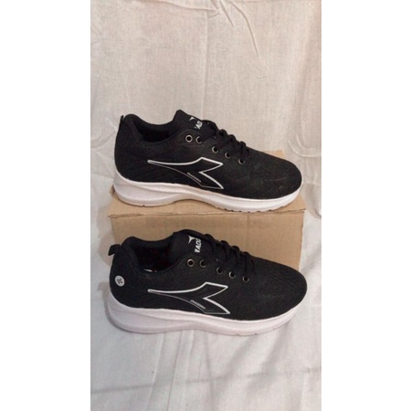 Sepatu sport wanita pria diadora murah - hitam putih