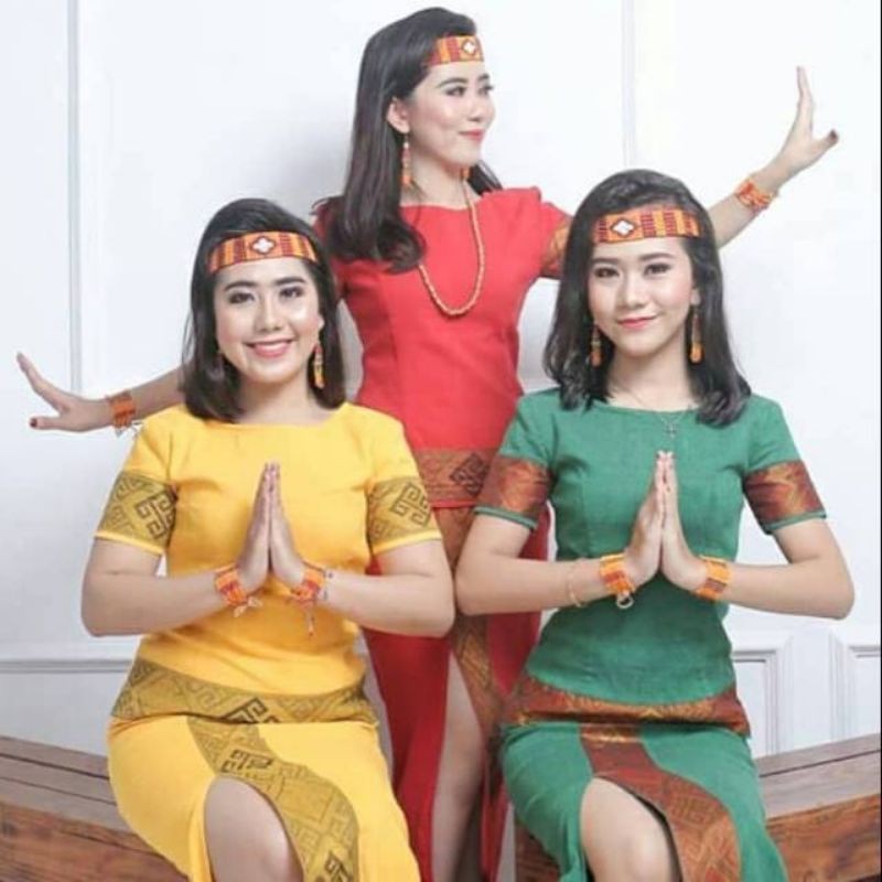 BAJU ADAT TORAJA BAJU TENUN PARUKI BAJU TENUN PAMIRING