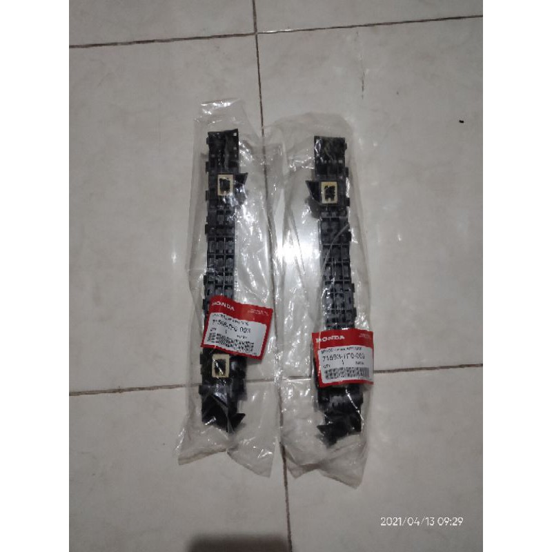 Bracket / Breket dudukan bemper belakang Honda Jazz ge8
