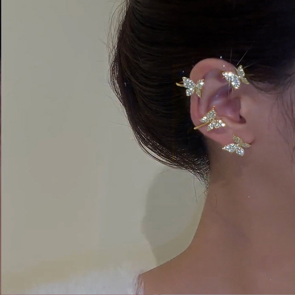 1pc Anting Klip Tanpa Tindik Desain Kupu-Kupu Hias Berlian Berkilau Untuk Wanita