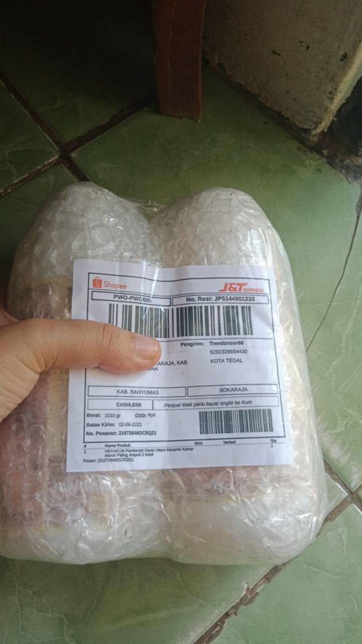 Hexaklin Pembersih Kerak Hitam Keramik Kamar Mandi Paling Ampuh 2 Botol