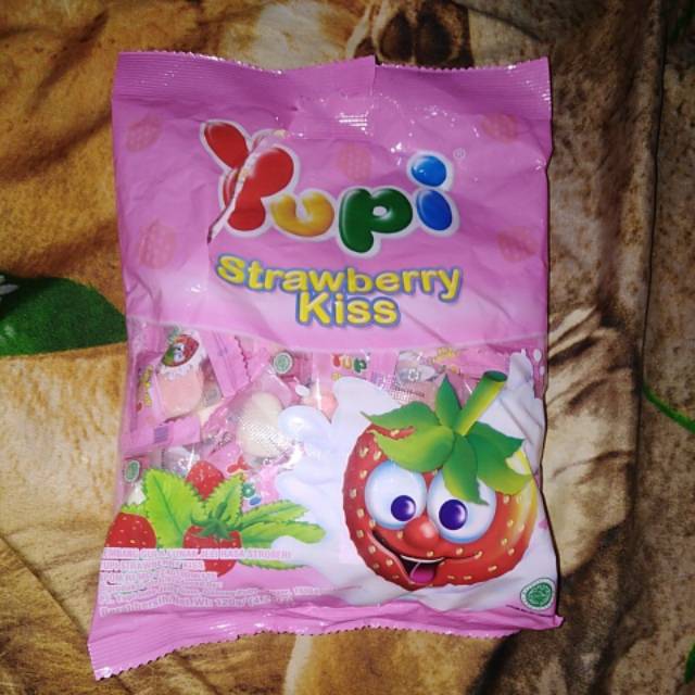 

Permen Yupi Strawberry Kiss