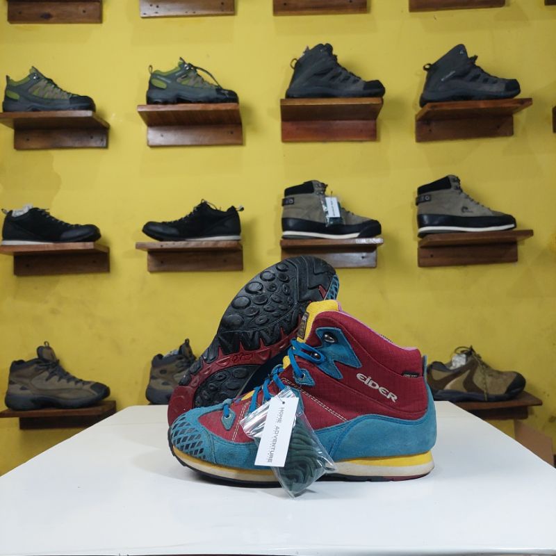 SEPATU OUTDOOR SECOND EIDER SZ 40 + BONUS TALI SEPATU GUNUNG