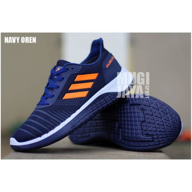Sepatu running adidas pria