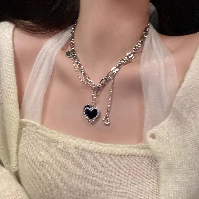 Kalung Liontin Bentuk Hati Bahan Alloy Aksen Berlian Imitasi Untuk Wanita