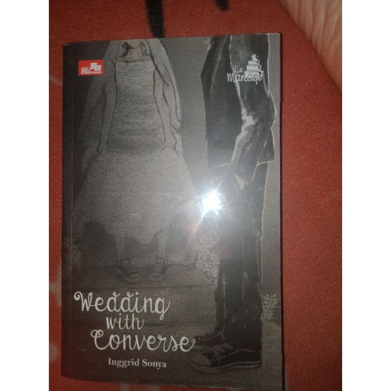 Novel Wedding With Converse