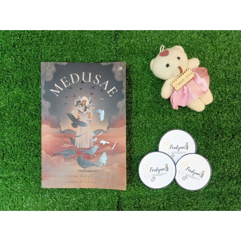 Medusae by Theodora Sarah Abigail buku novel fiksi sastra ilmiah